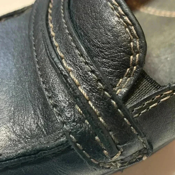 Clarks comfy black leather loafers with  taupe stitching , 8.5M - Picture 6 of 7